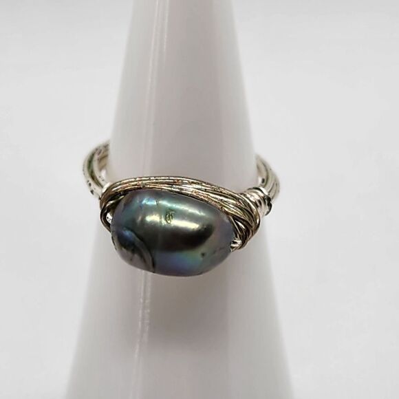 Silver Tone Wire & Genuine Tahitian Button Pearl Ring (5.75) - Picture 1 of 7